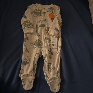 5 FOR $20 NWT Carter’s footie pajamas
